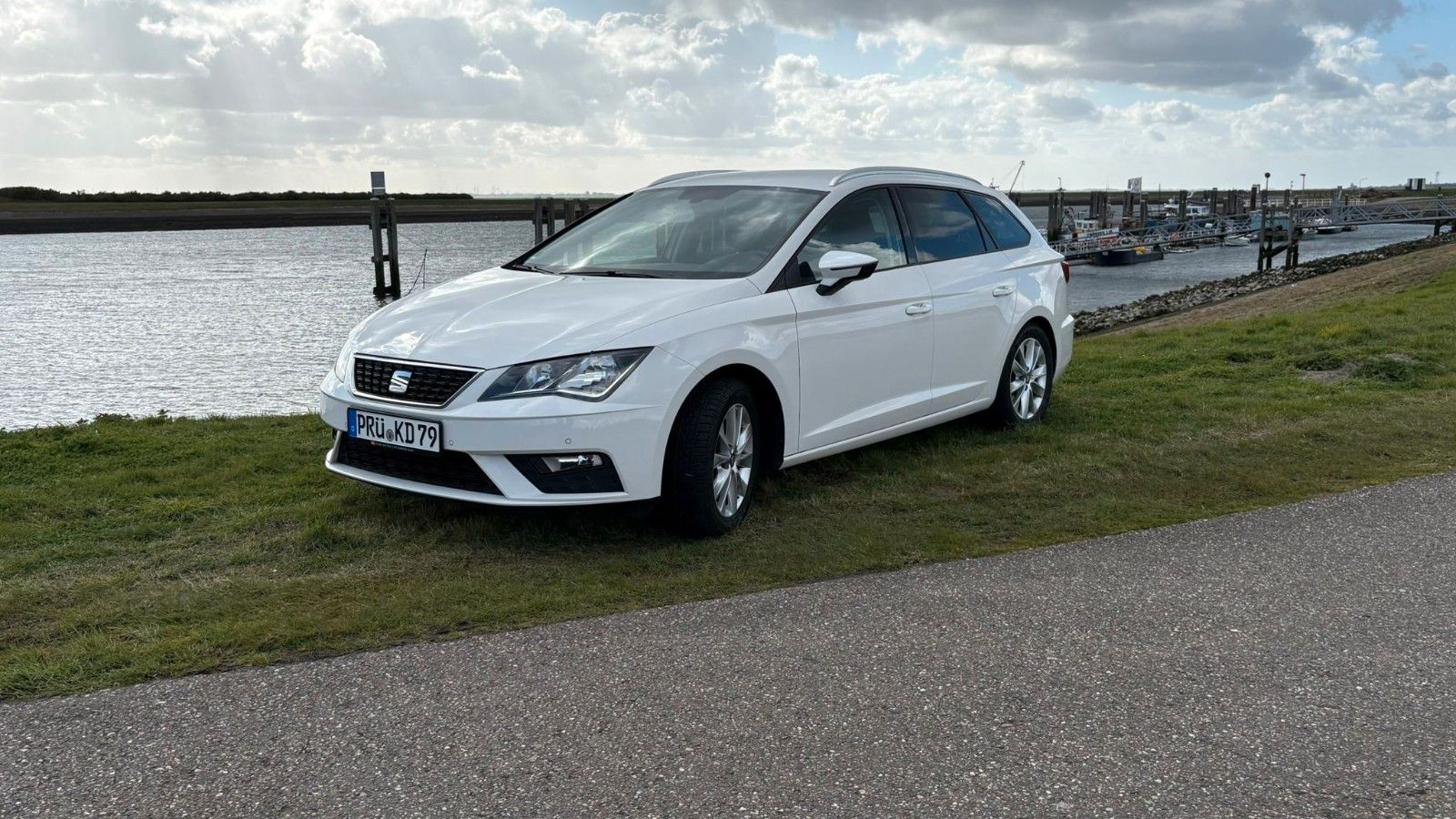 SEAT Leon ST 1.6 TDI Style | Top gepflegt | 96tkm