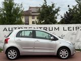 Toyota Yaris Sol 1HAND*PDC*AUTOMATIK*KLIMA*WENIG KM*TÜV - Toyota Yaris mit Anhängerkupplung