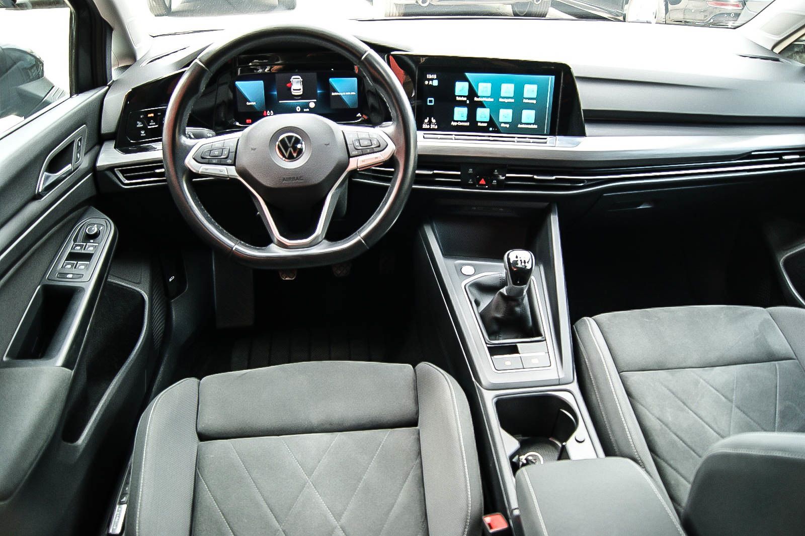 Fahrzeugabbildung Volkswagen Golf VIII 1.5 TSI ''1st EDITION'' PANORAMA VIRTU