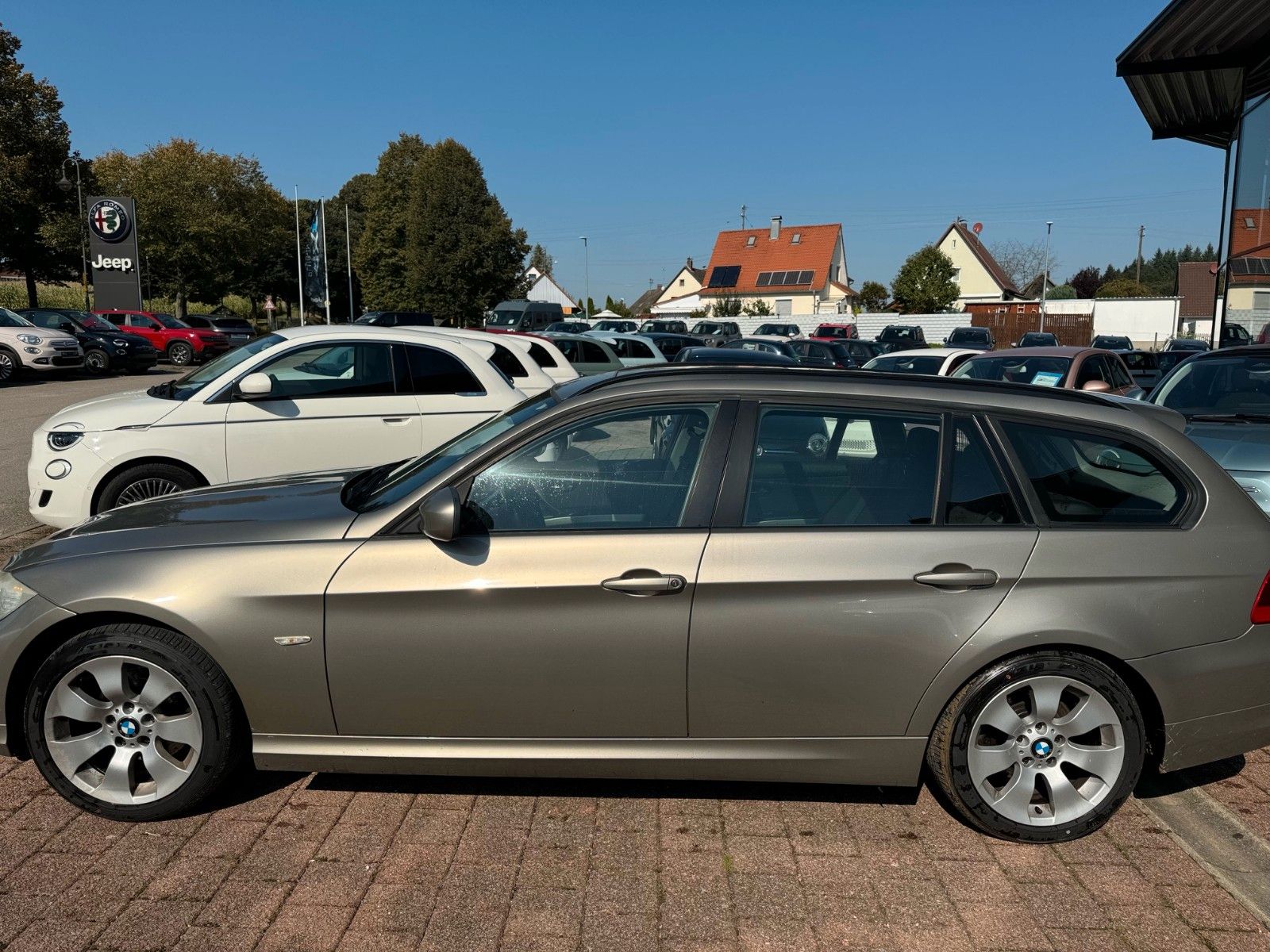 Fahrzeugabbildung BMW Baureihe Touring 320d E91 Panorama Sitzheizung