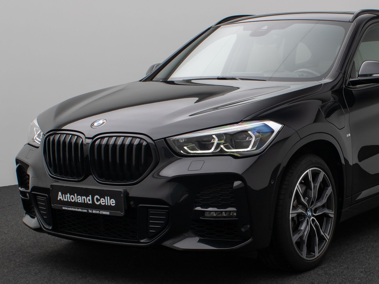Fahrzeugabbildung BMW X1 xD25e MSport Panorama Kamera HUD DAB HiFi AHK