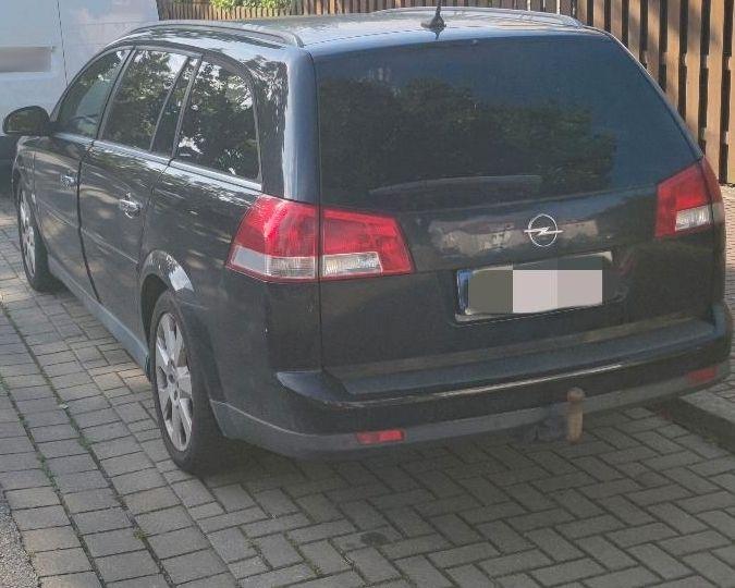 Opel Vectra 2006 — rear view