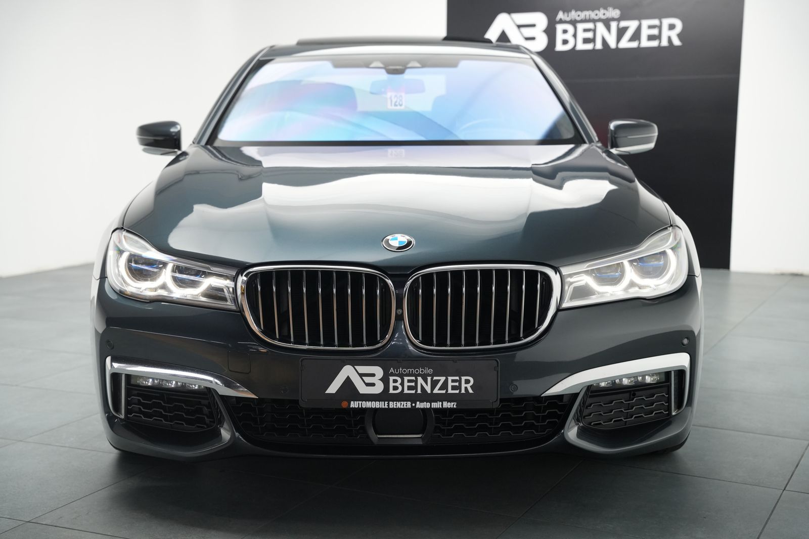 Fahrzeugabbildung BMW 750 750 xDrive*M-Paket*S-Dach*Bowers&Wilkins*HUD