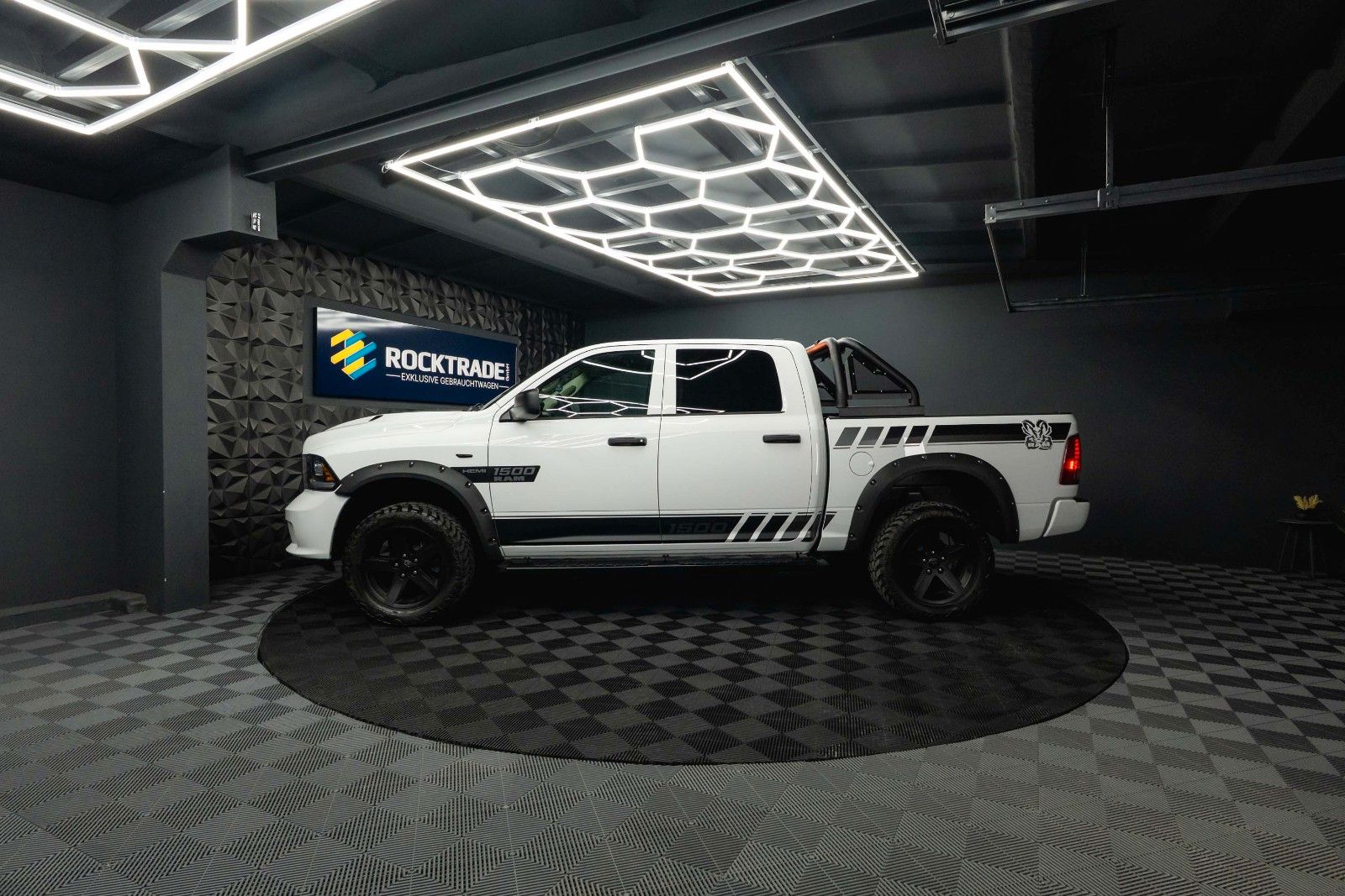 Fahrzeugabbildung Dodge RAM 5.7 V8 HEMI 4x4 OFFROAD Night-Paket *LED*19%