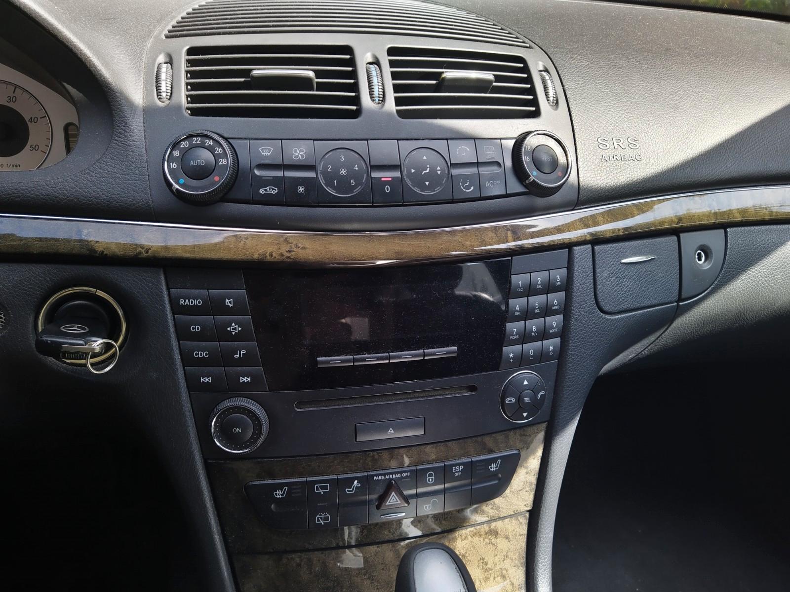 Mercedes-Benz E220 2004 — interior