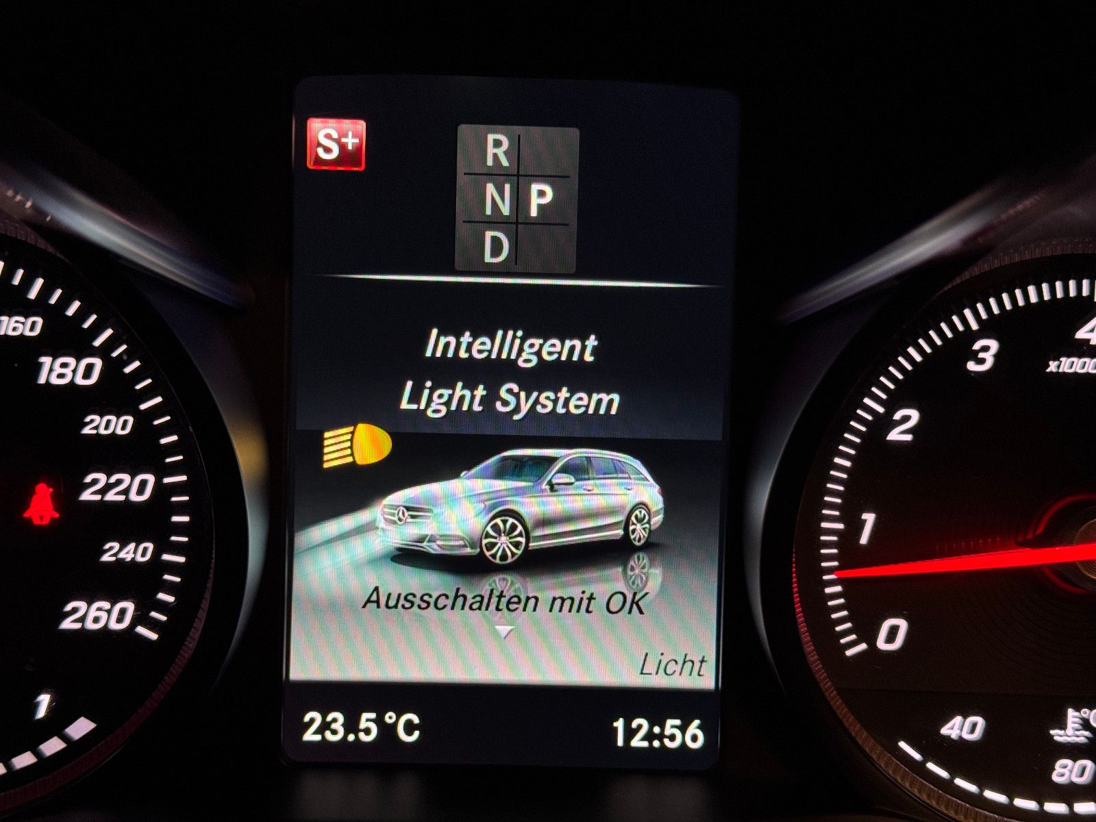 Fahrzeugabbildung Mercedes-Benz C 180 T CGI 9GT 2X AVANTGARDE PANO ILS NAVI AHK