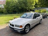 BMW e36 318i Limousine - BMW 318 aus 1992: 318i E36