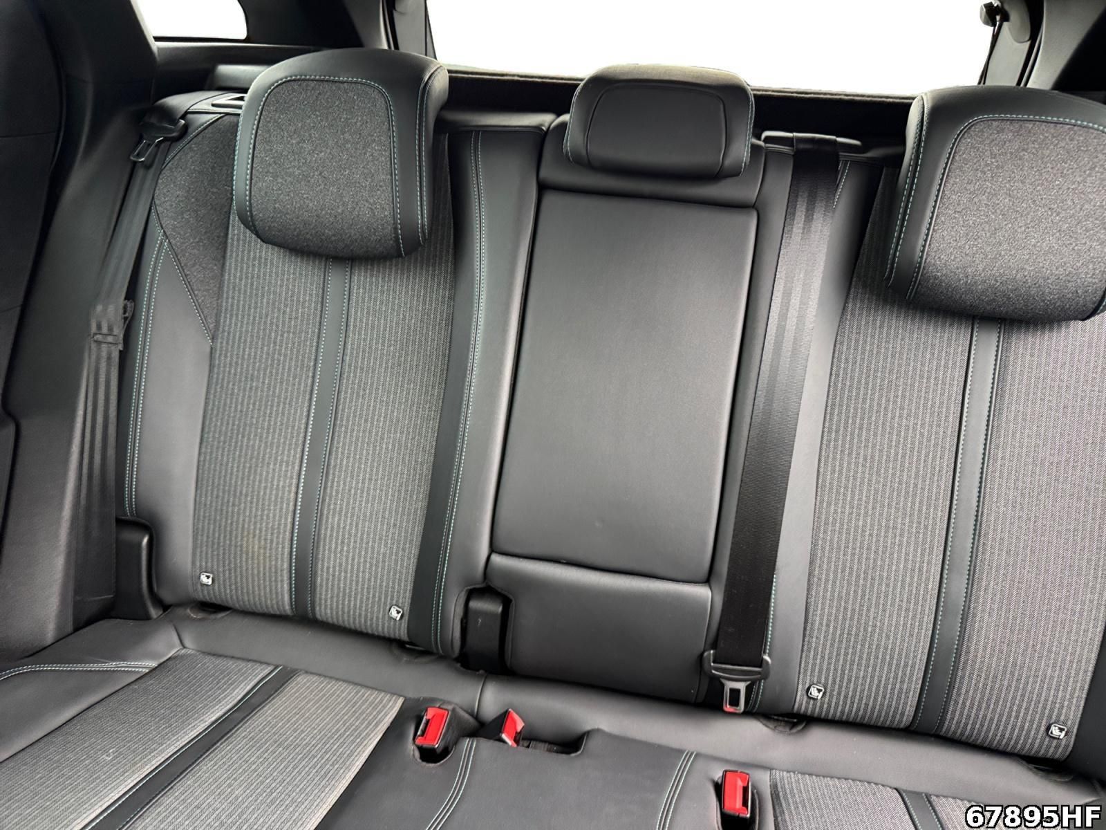 Fahrzeugabbildung Peugeot 3008 1.6 Hybrid 225 (Plug-In), Allure
