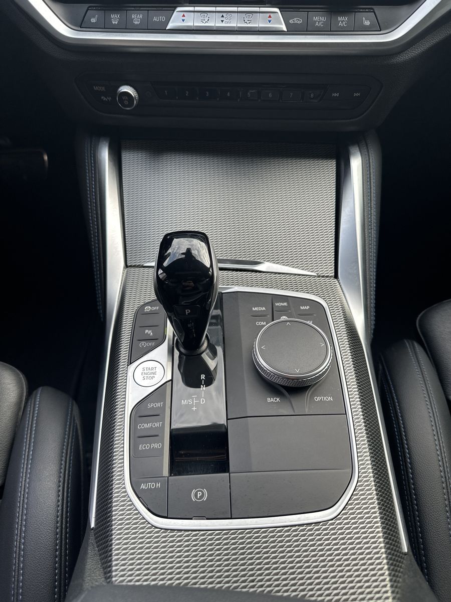 Fahrzeugabbildung BMW 220i Coupé M-Sport NAV+LED+PANO+VCOCK+DA+KAM+2HD