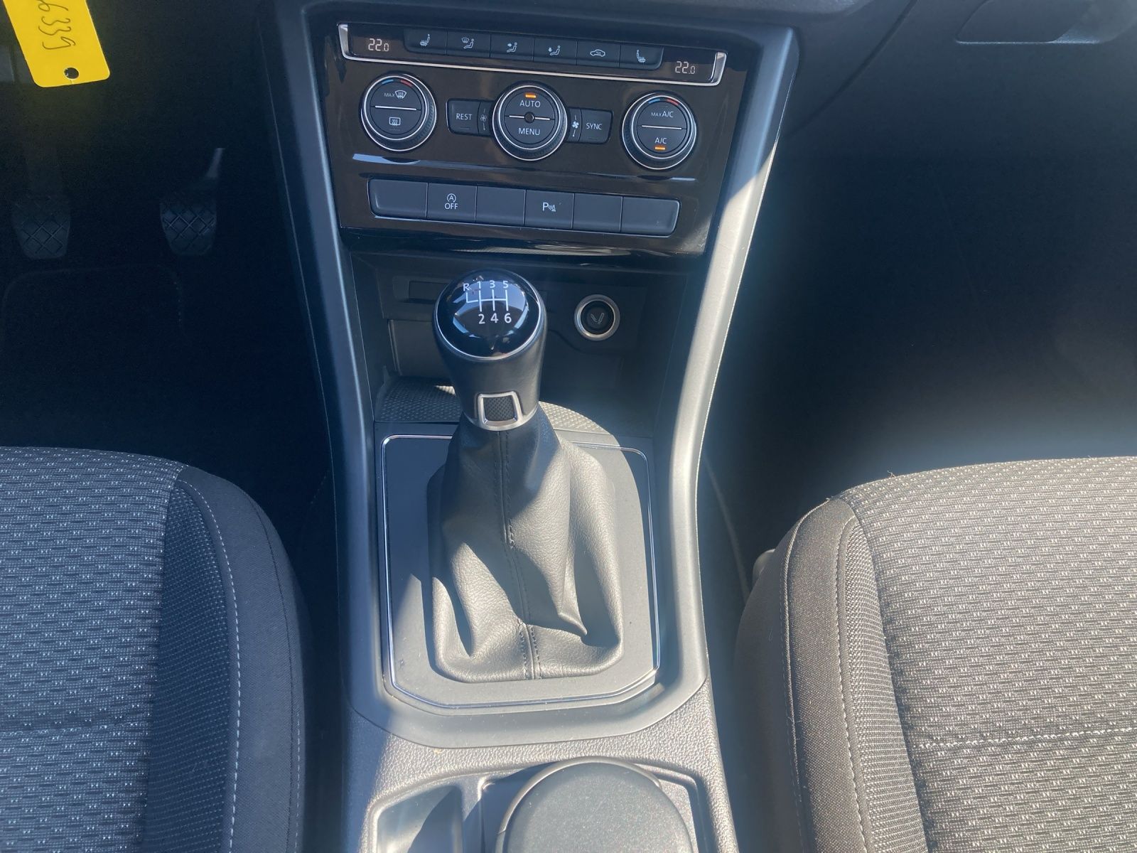 Fahrzeugabbildung Volkswagen Touran Comfortline 7-Si Climatronic PDC SH LM