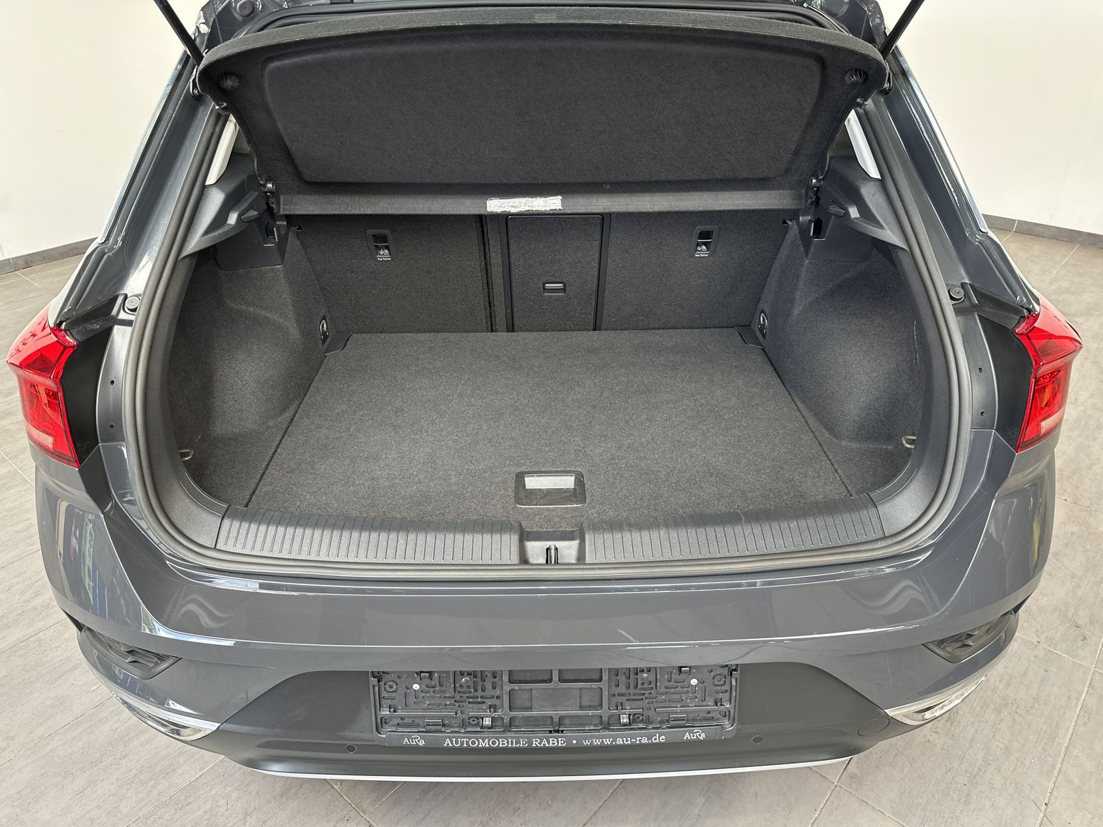 Fahrzeugabbildung Volkswagen T-Roc 2.0 TDI DSG Style NAV+ACC+AHK+TOTW+PARKASS