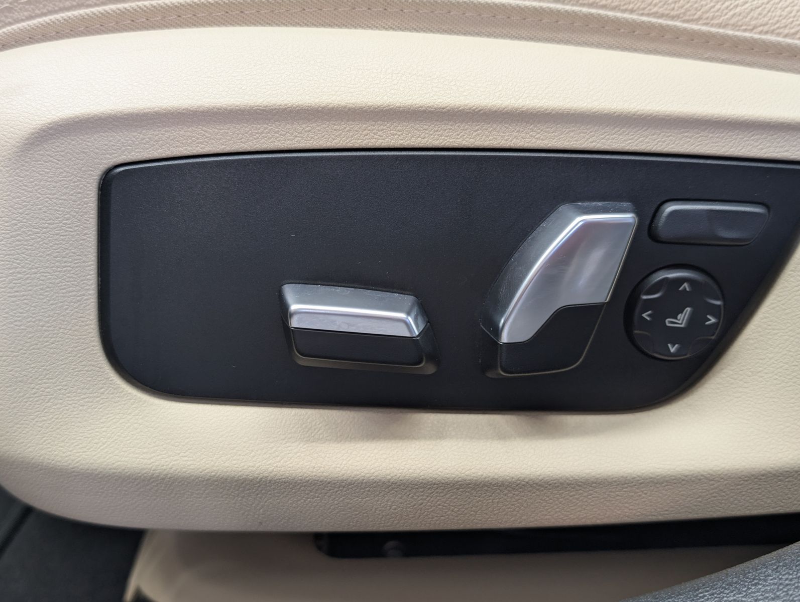 Fahrzeugabbildung BMW 530 i M Sport Tour. LEDER MEMO VIRT LED APP PANO