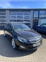 Opel Astra J Sports Tourer Sport - Opel Astra aus 2010: Kombi