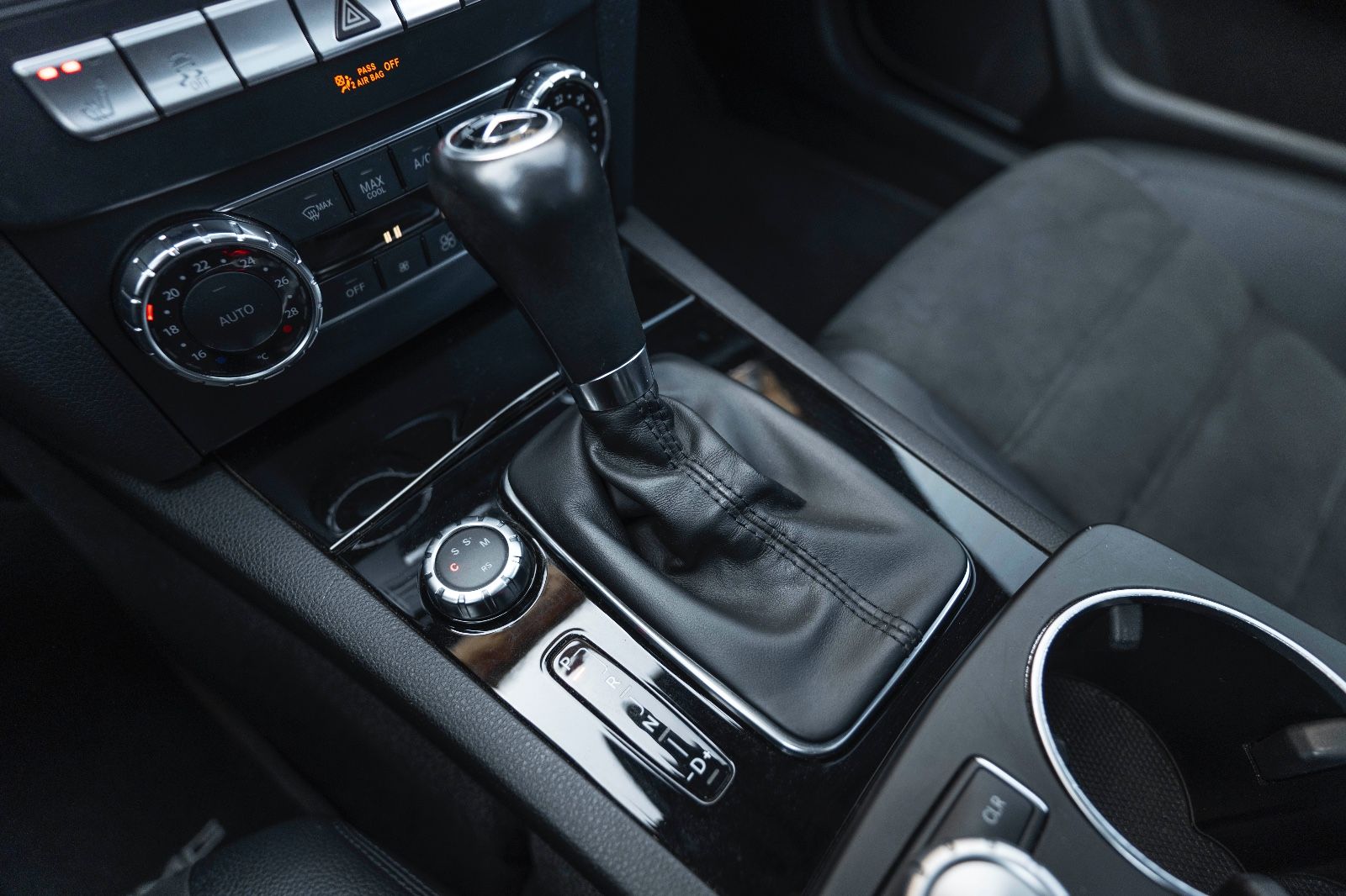 Fahrzeugabbildung Mercedes-Benz C 63 AMG Coupé Bixenon Kam Nav Pano Harman