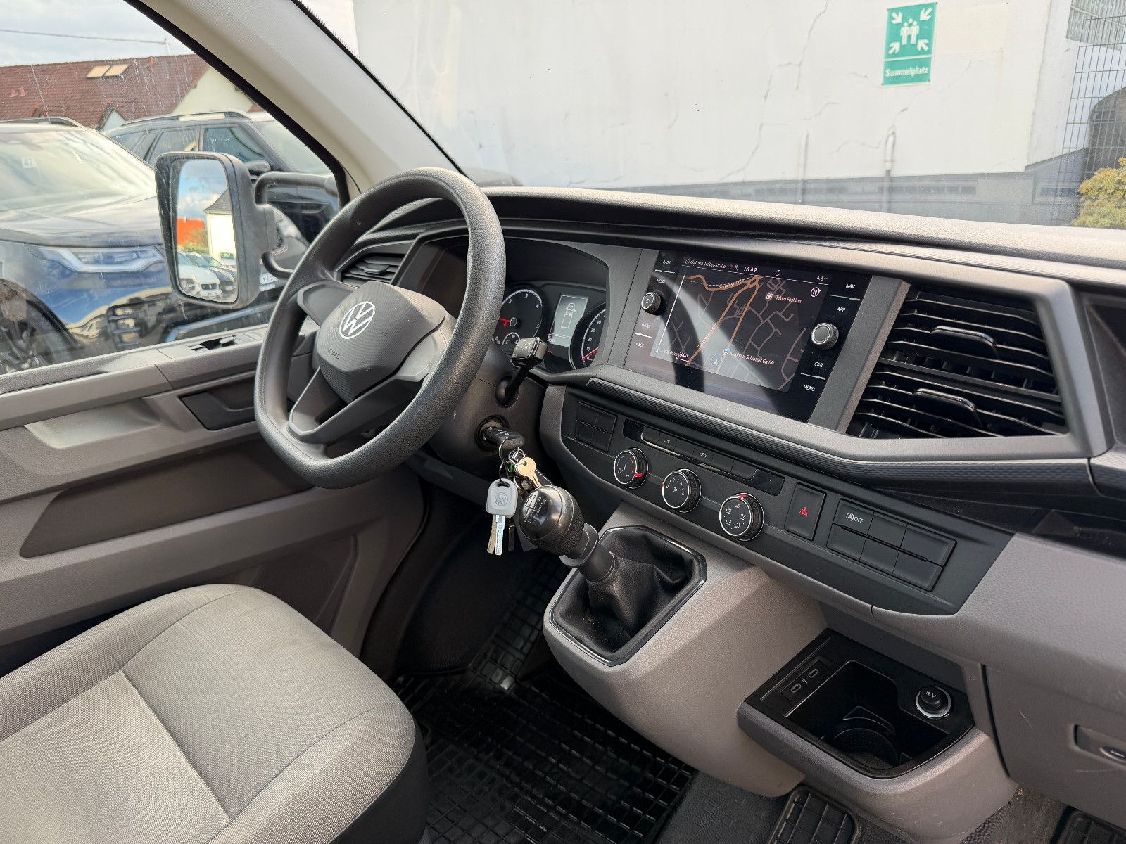 Fahrzeugabbildung Volkswagen T6.1 Transporter Pritsche//APPLE-CAR/NAVI/