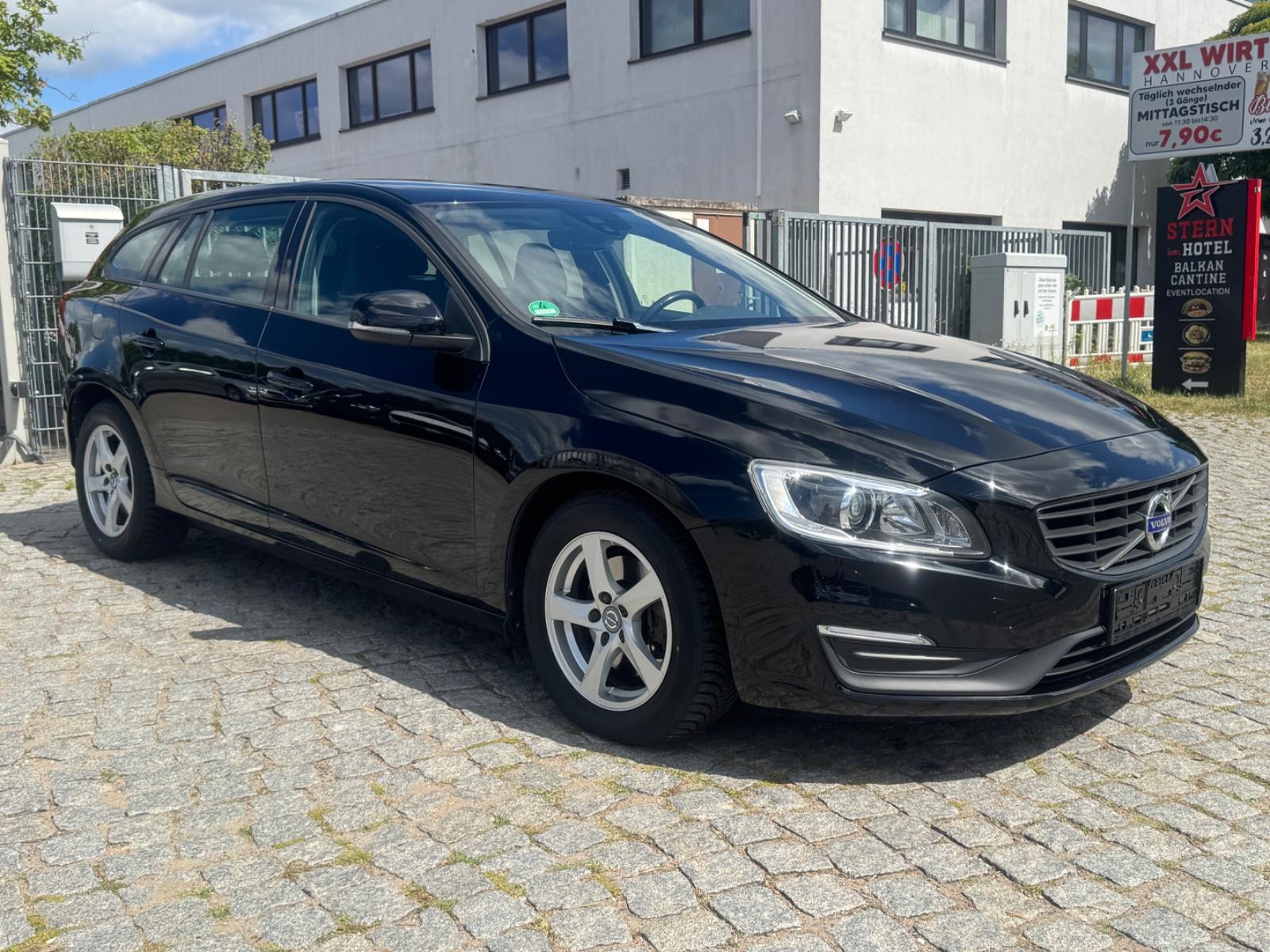 Volvo V60 2015 — interior