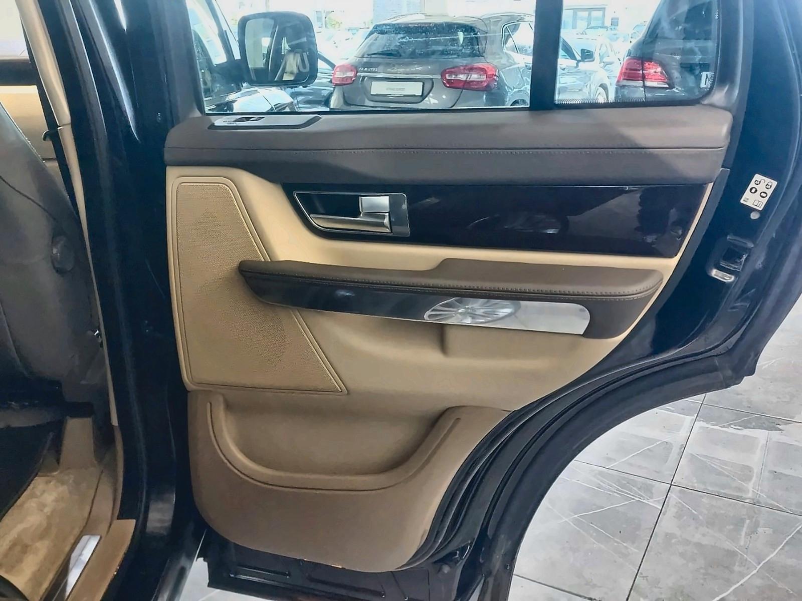 Land Rover V6 TD HSE *1.Hand*Navi*360° Kamera*AHK 3,5t*