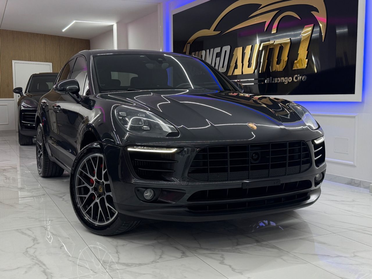 PORSCHE Macan