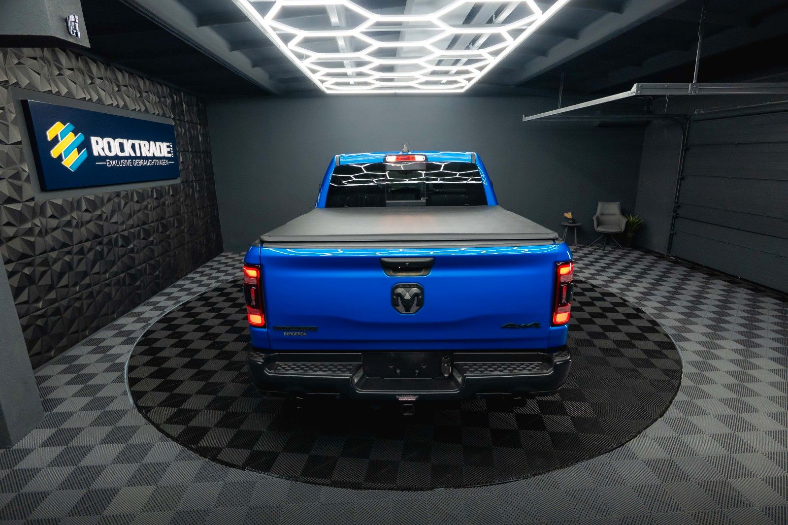 Fahrzeugabbildung Dodge RAM 5.7 V8 HEMI 4x4 Built to Serve AXLE LOCK LED