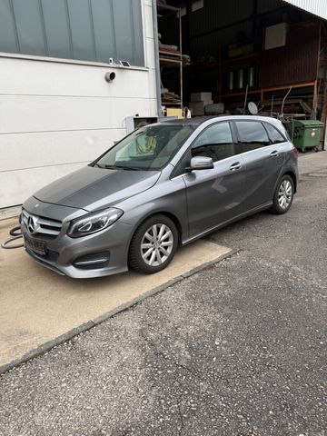 MERCEDES-BENZ B 180