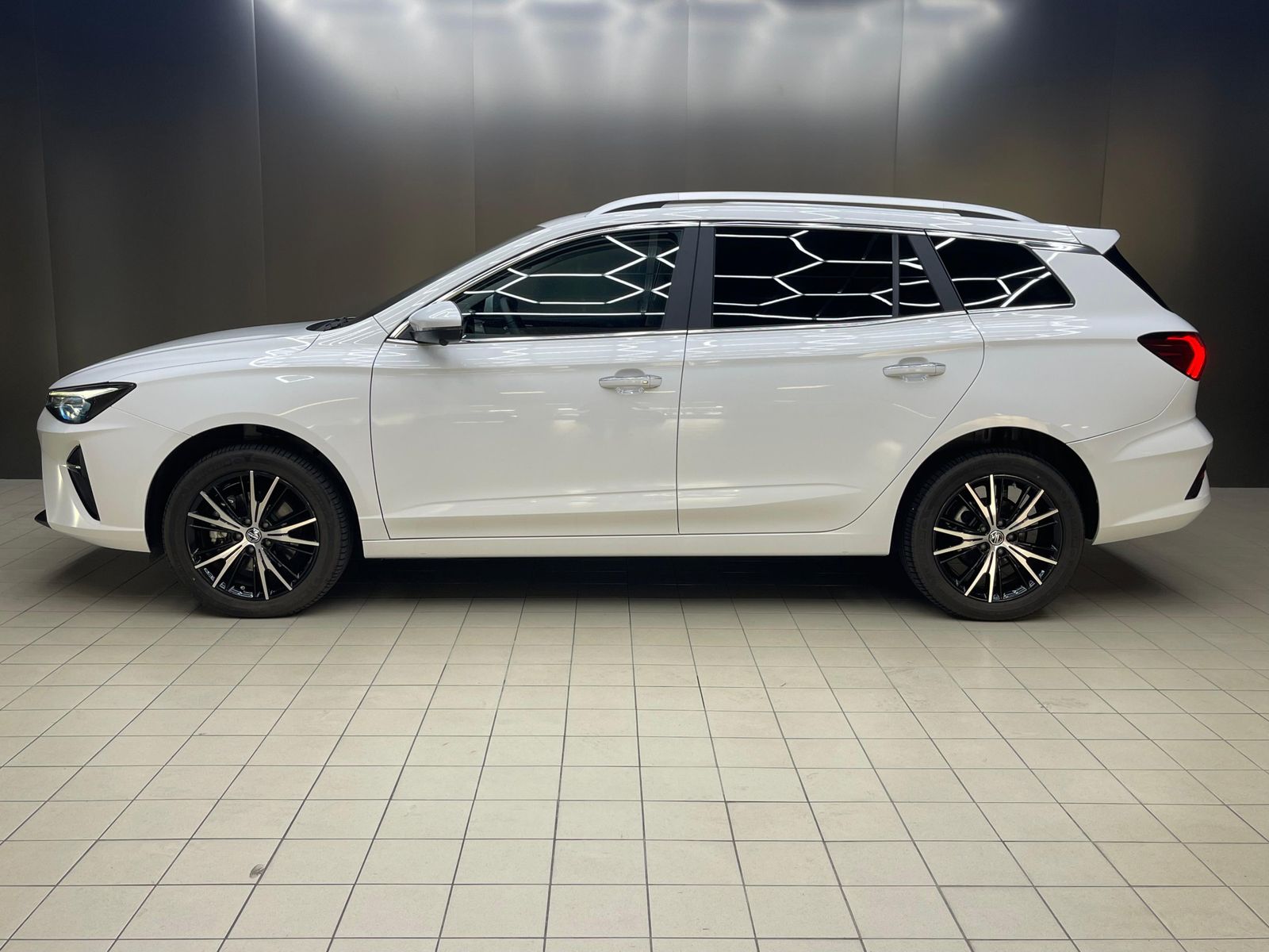 Fahrzeugabbildung MG MG5 51 KWH Luxury NAVI+LED+SHZ+DAB+ACC+360°+DAB+