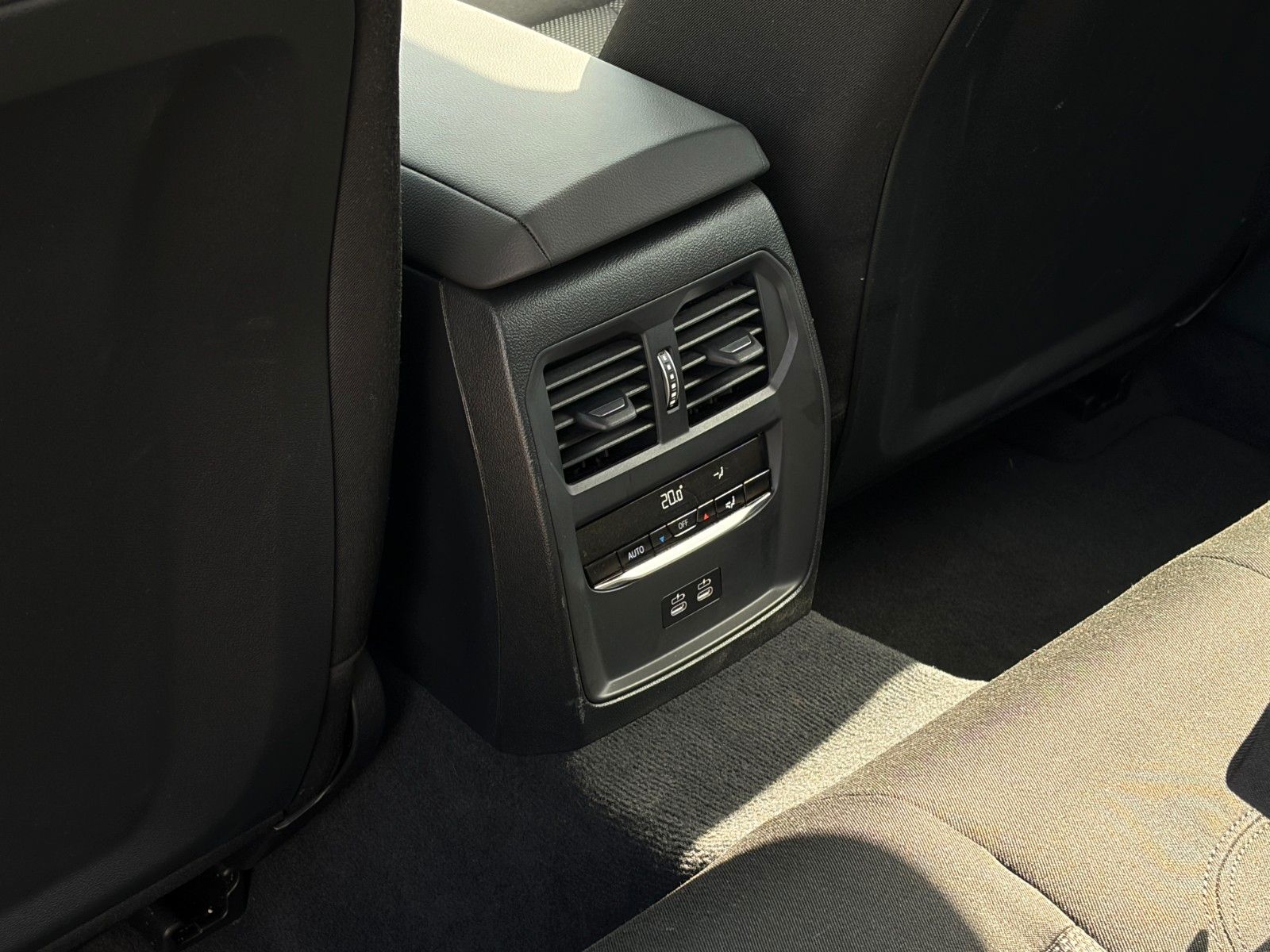 Fahrzeugabbildung BMW 318i Touring 3Z-Klima Kamera Tempomat Alarm SHZ