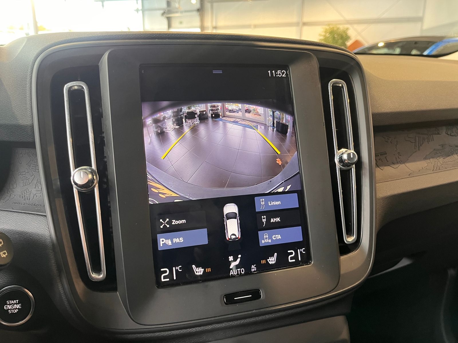 Fahrzeugabbildung Volvo XC40 AWD AHK LED NAVI ALU