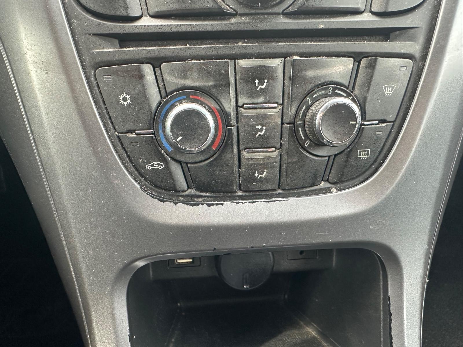 Opel Astra 2015 — photo 18