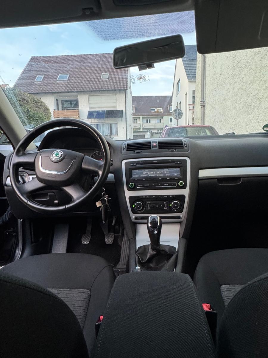Skoda Octavia 2011 — photo 12