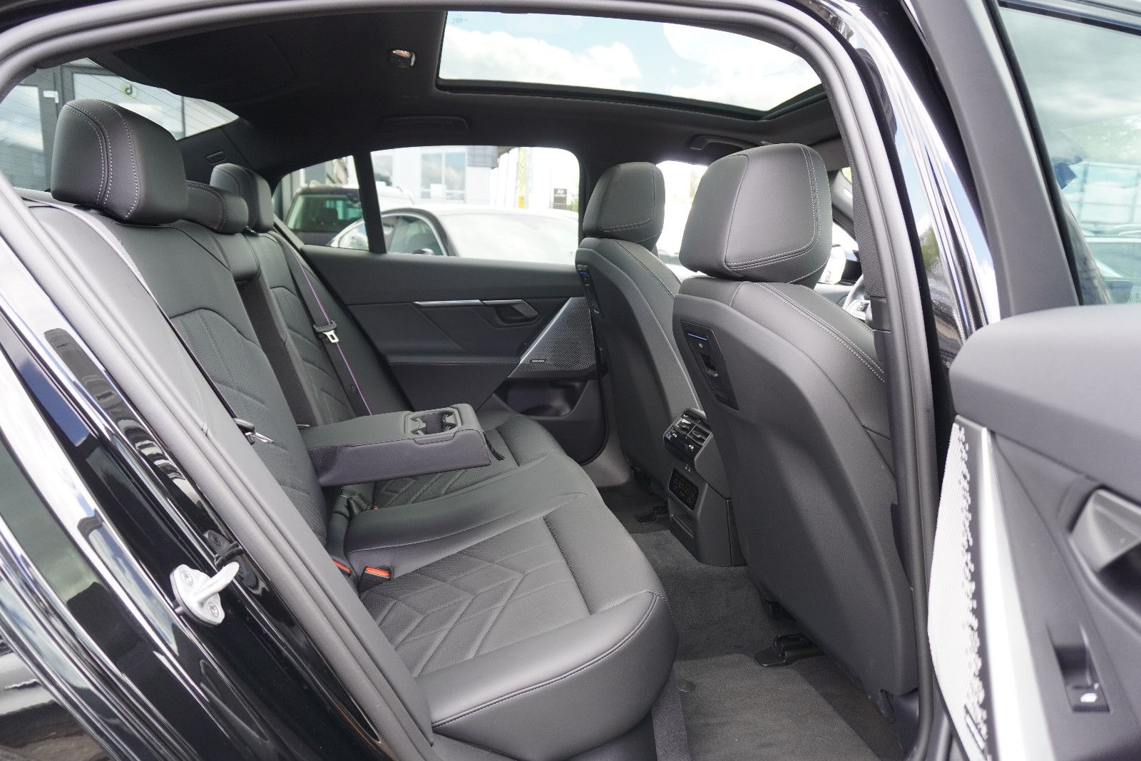 BMW i5 M60 xDrive Lim.*NAVI*LEDER*LED*SEHR GEPFLEGT* foto 18