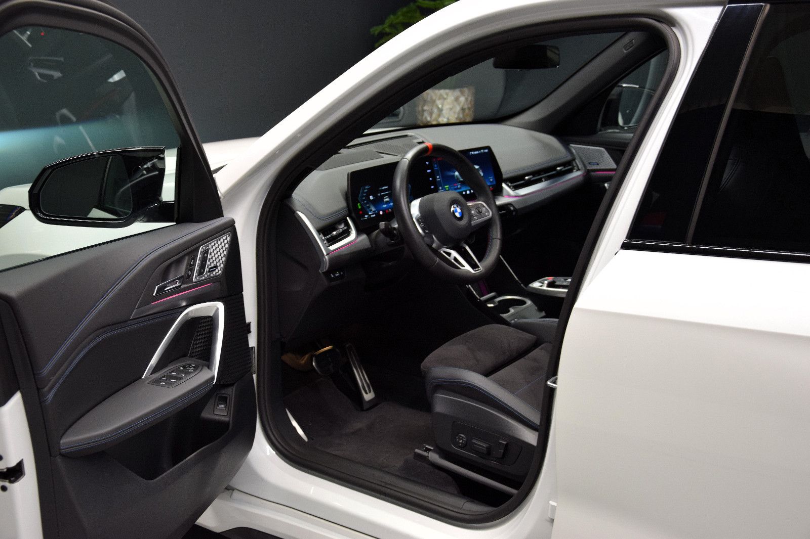 Fahrzeugabbildung BMW X1 M35i xDrive M-Sport-Pro Pano Memory 20" HuD