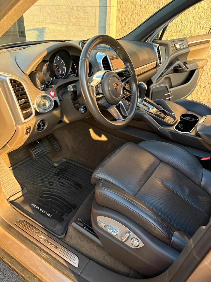 Porsche Cayenne - -