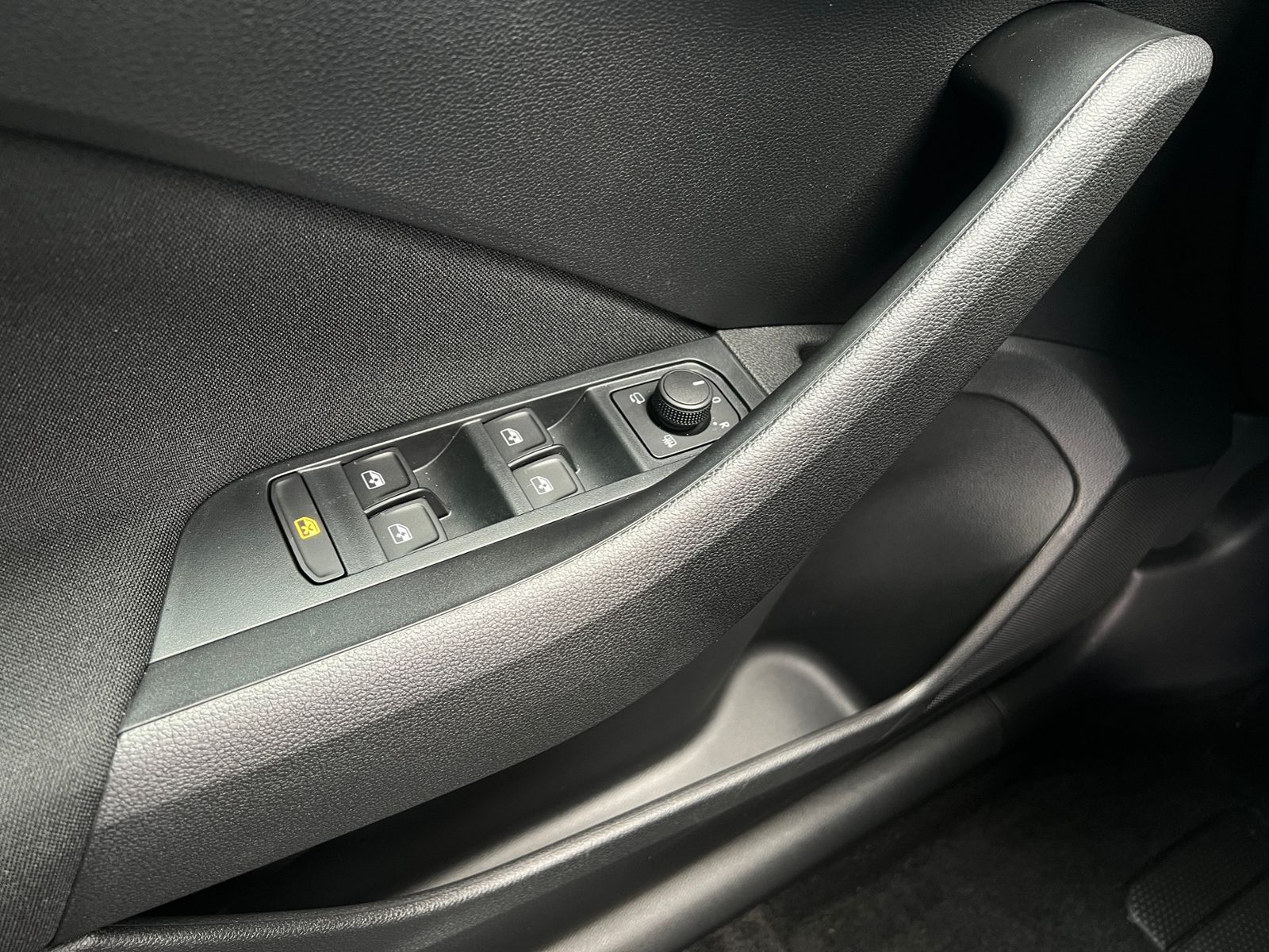 Fahrzeugabbildung SKODA Kamiq Selection 1.0 TSI DSG *AHK,LED,SmartLink,1