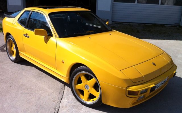 Porsche 944 Targa Serie I in Speedgelb 18 Zoll Alufelgen