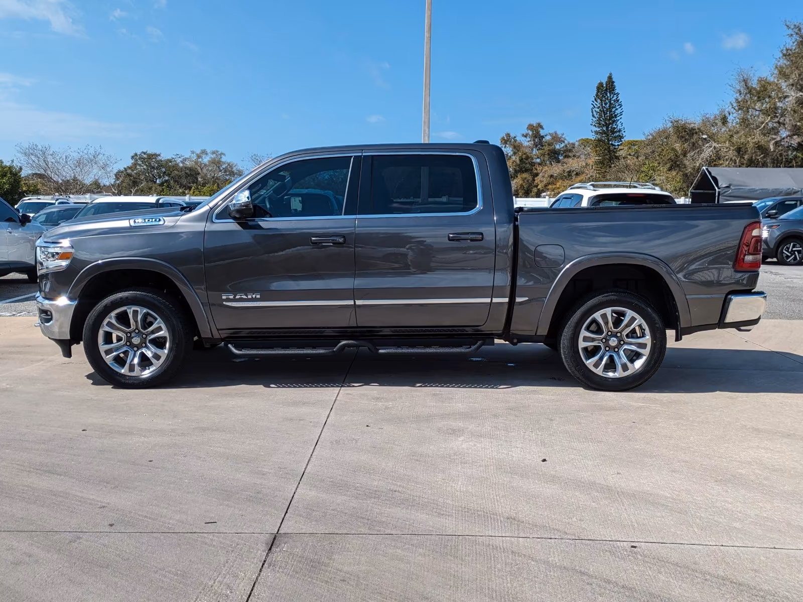 Dodge RAM 1500 4x4 Limited CrewCab unfallfr.im Vorlauf