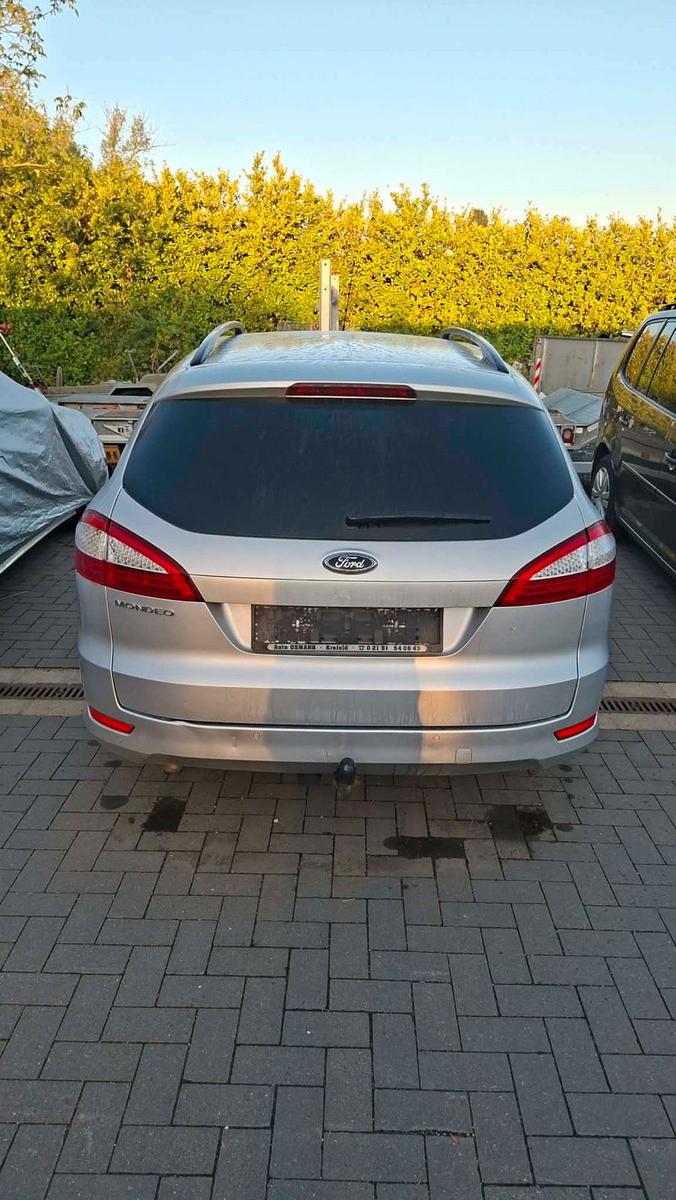 Ford Mondeo 2009 — rear view