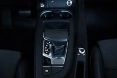 AUDI A4 Avant 45 TDI quattro Advanced*STHZ*HUD*AHK*17