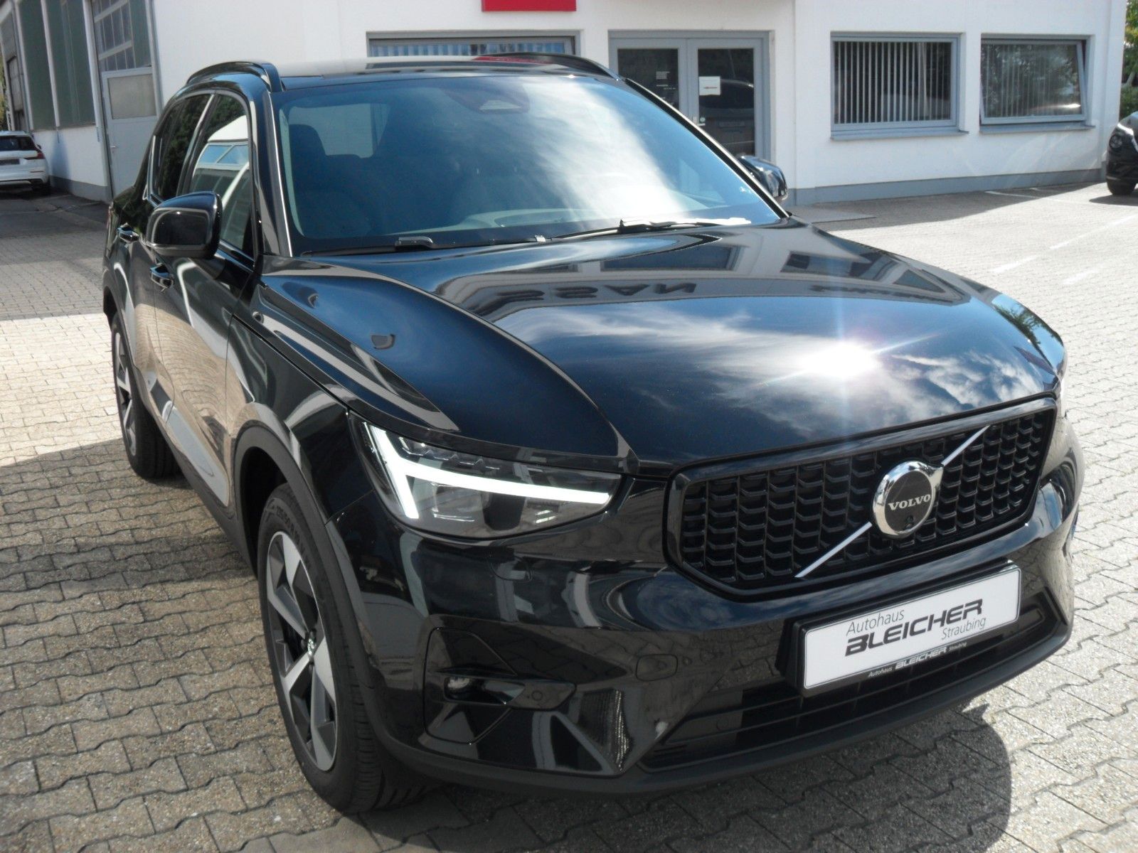 Fahrzeugabbildung Volvo XC 40 Plus Dark 2WD | 360°| Navi | NS