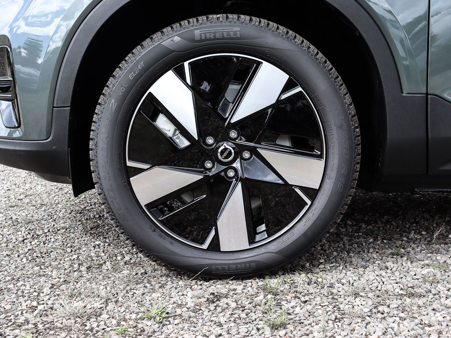 Volvo EX40 Single Motor Extended Range Ganzjahresreife imagem 3