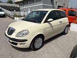 Lancia Ypsilon 1.3 Multijet 16V Argento - Lancia Ypsilon Argento mit Diesel-Antrieb