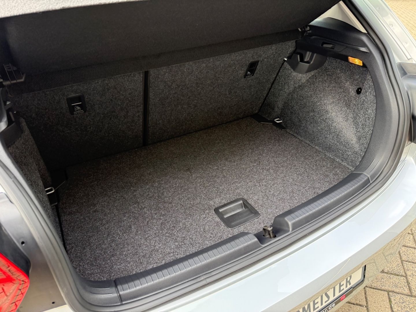 Fahrzeugabbildung Volkswagen Polo VI Comfortline Navi Kurv ACC WLAN DAB SHZ T