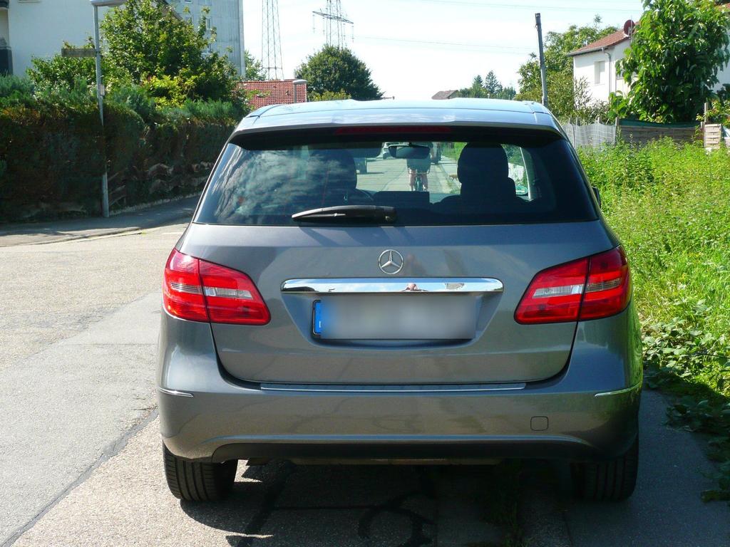 Mercedes-Benz B 180