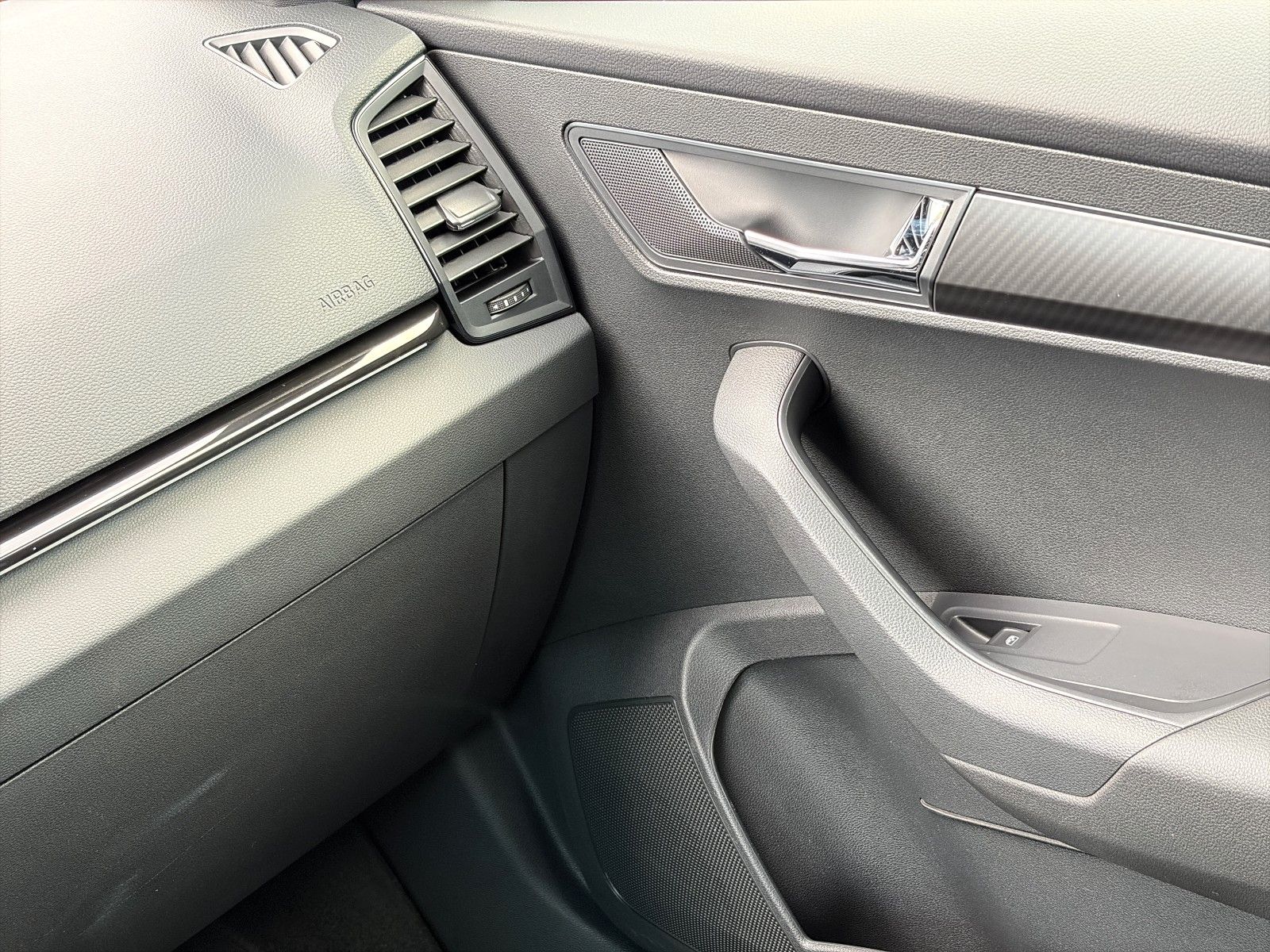 Fahrzeugabbildung SKODA Karoq Sportline*DSG*ViCo*Kamera*PDC*CarPlay**