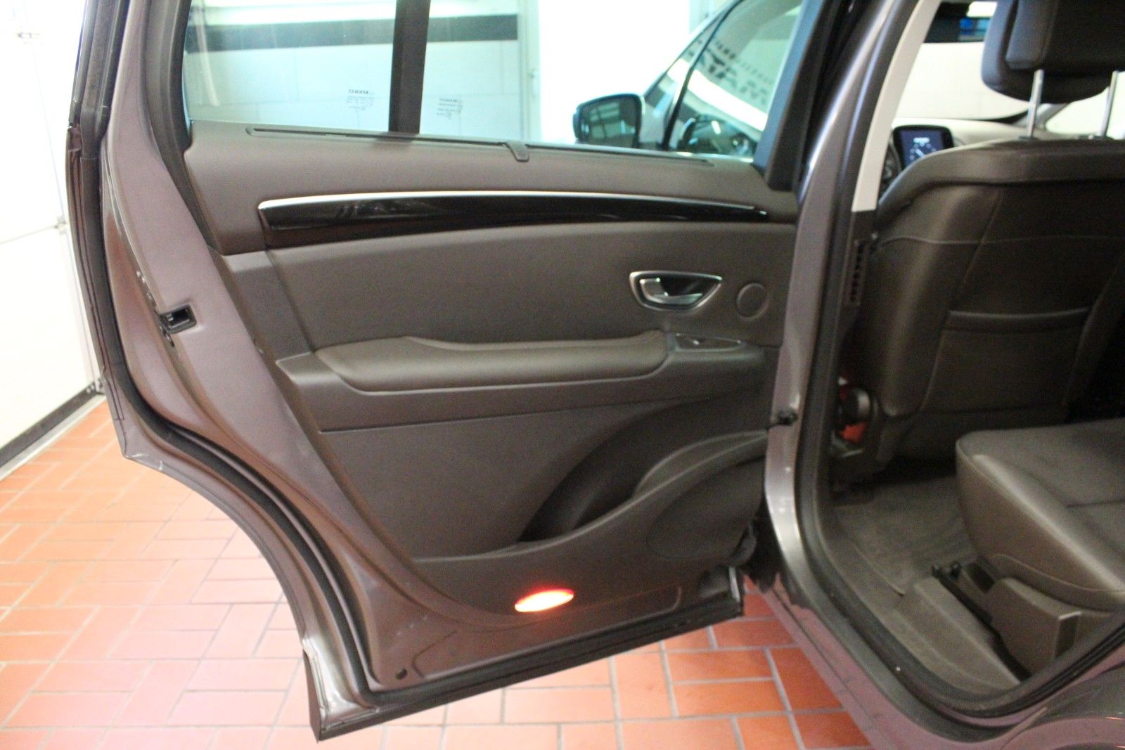 Fahrzeugabbildung Renault Espace ENERGY TCe 200 EDC Intens 7 Sitzer