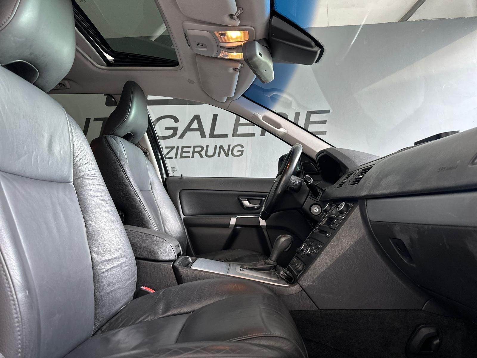 VOLVO XC90 2.4 D5 200 ch MOMENTUM GEARTRONIC 7 PLACES 4X4 - 1ère MAIN - ATTELAGE - TOIT - 194000 km