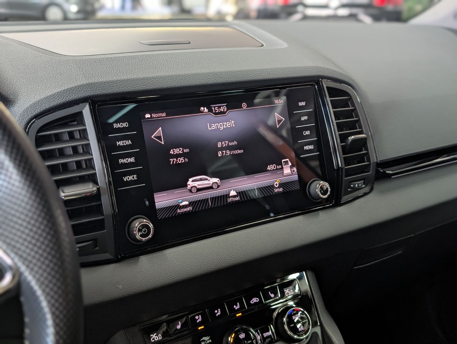 Fahrzeugabbildung SKODA Karoq Sportline 4x4 2.0 TSI PANO AHK StHz VOLL