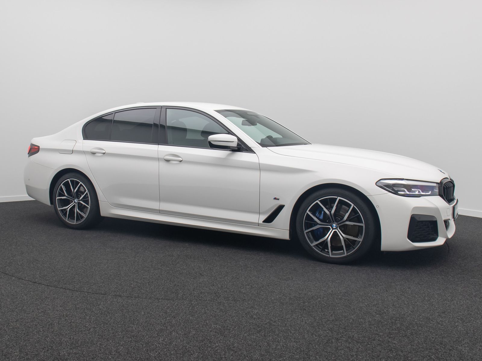 Fahrzeugabbildung BMW 530d xD M Sport Kamera DAB 4xKlima ACC Alarm 19"