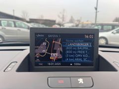 Fahrzeugabbildung Peugeot 5008 Platinum Monitor HUD AHK PANORAMA