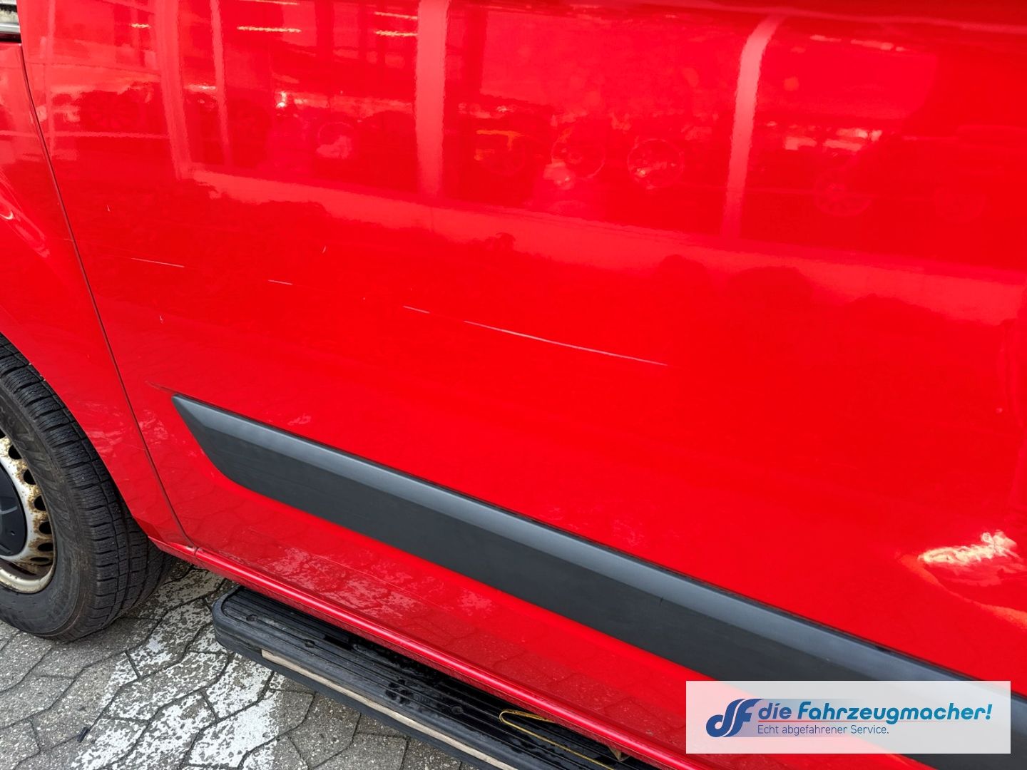 Fahrzeugabbildung Ford Transit Custom Kombi 300 L1 2.2 TDCi *1855