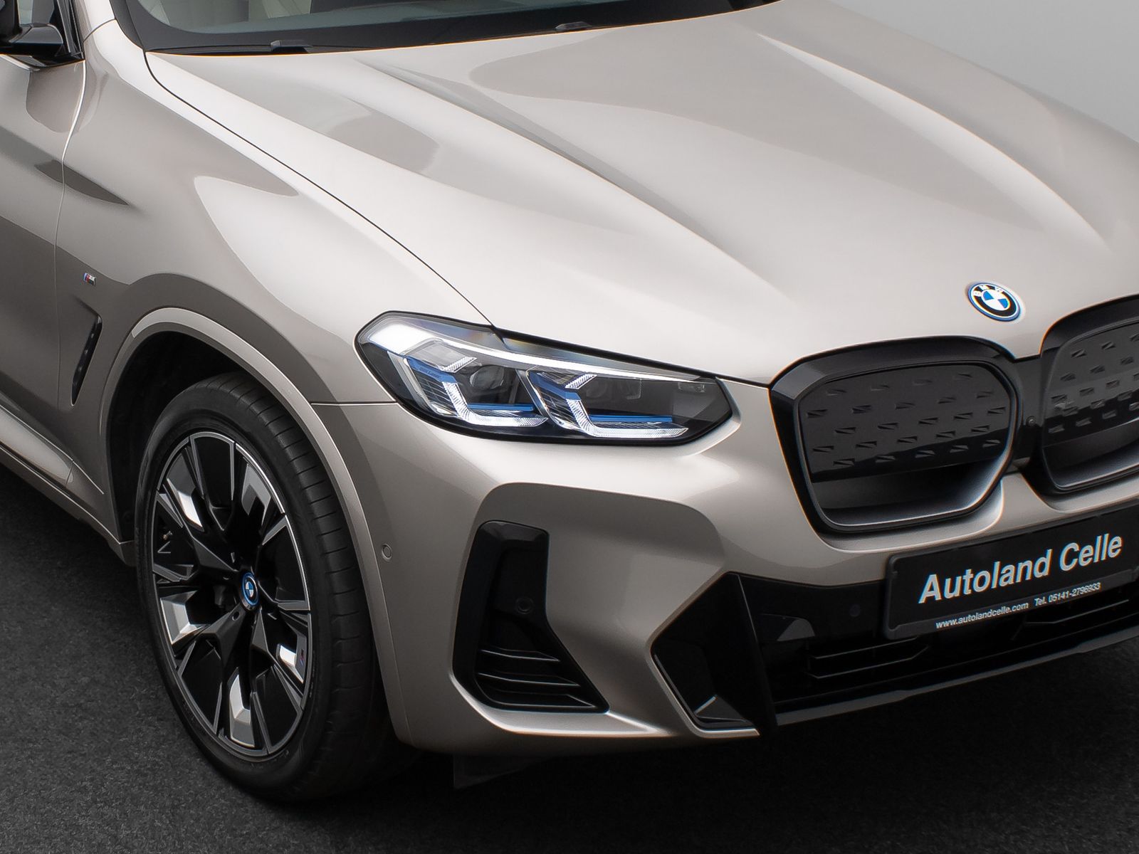 Fahrzeugabbildung BMW iX3 Impressive M Sport Panorama Laser HUD H/K